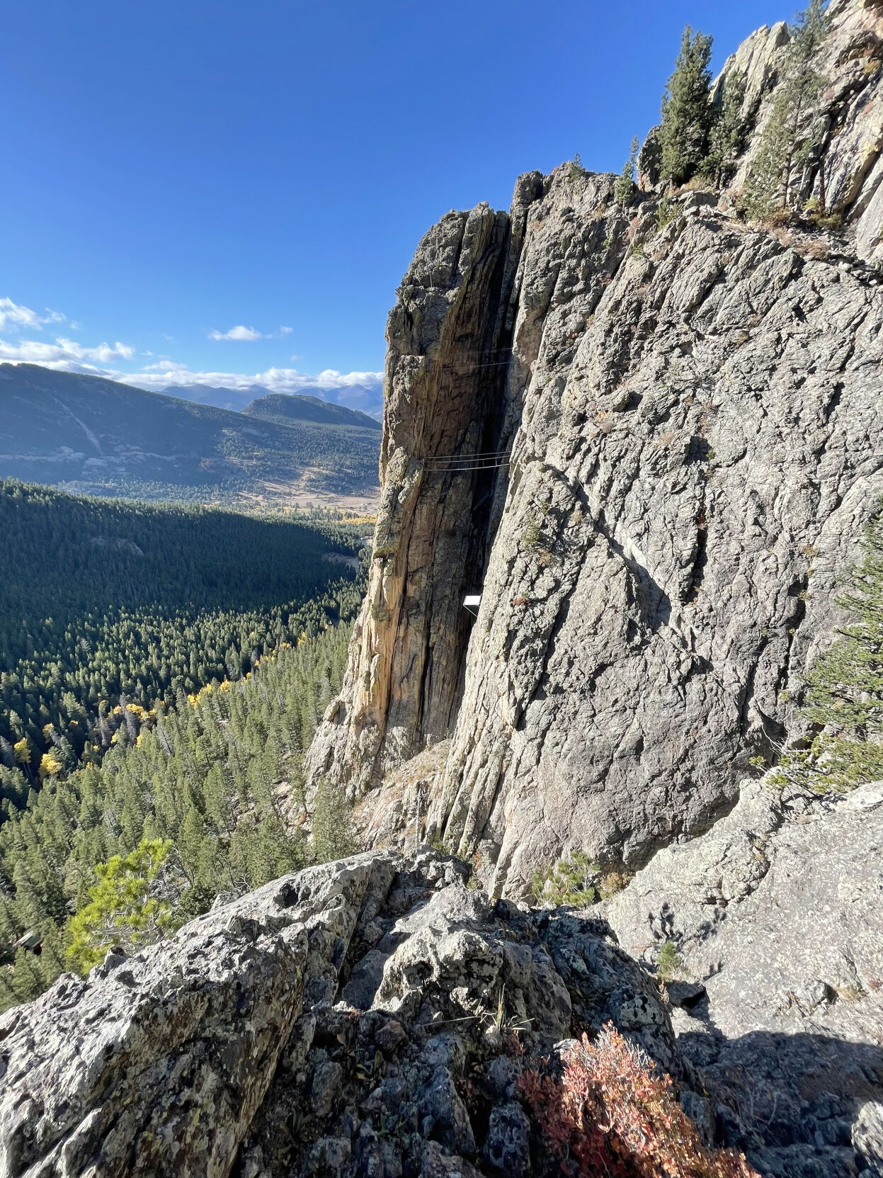 Leaf-peeping and spooky vibes make Estes Park, Colo., a dynamic fall destination